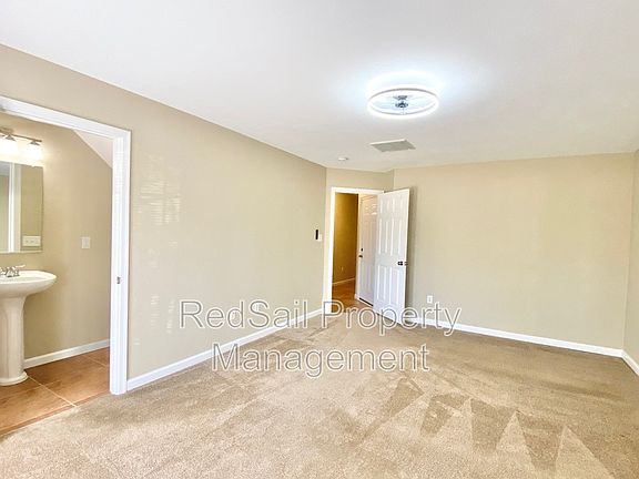 4th image of 826 Skelton Way