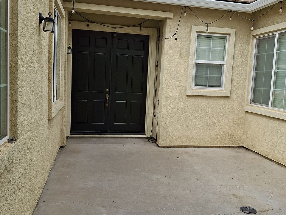 1st image of 325 Ellison Ct