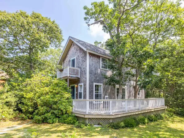 50 Grovedale Rd, Oak Bluffs, MA 02557