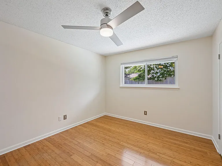 2717 Charlesworth Dr — Photo 19