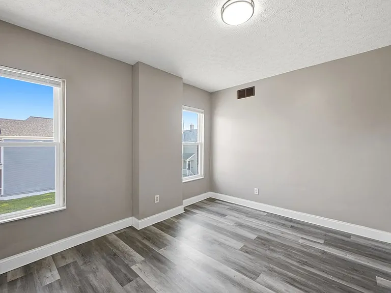 387 Saint Clair Ave — Photo 15
