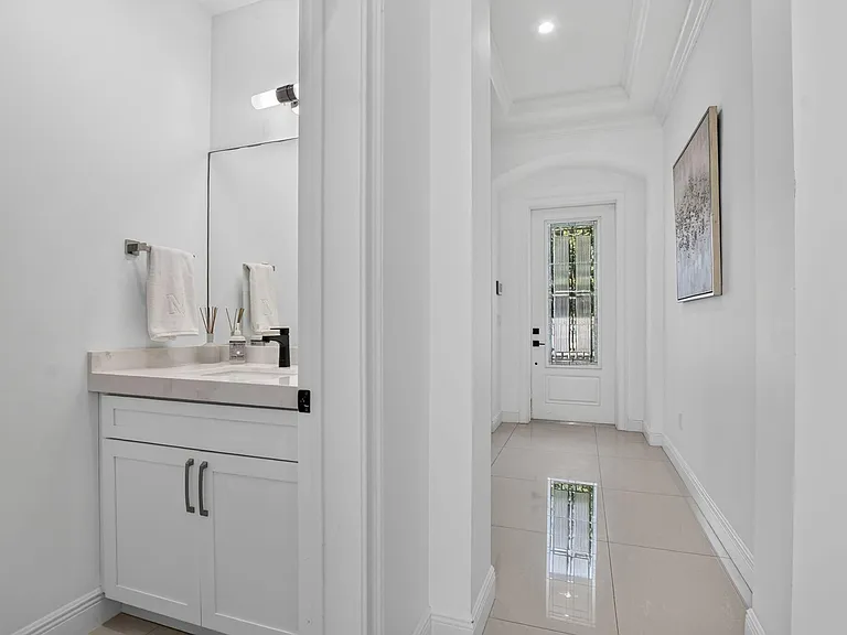 500 NE Wavecrest Way — Photo 11