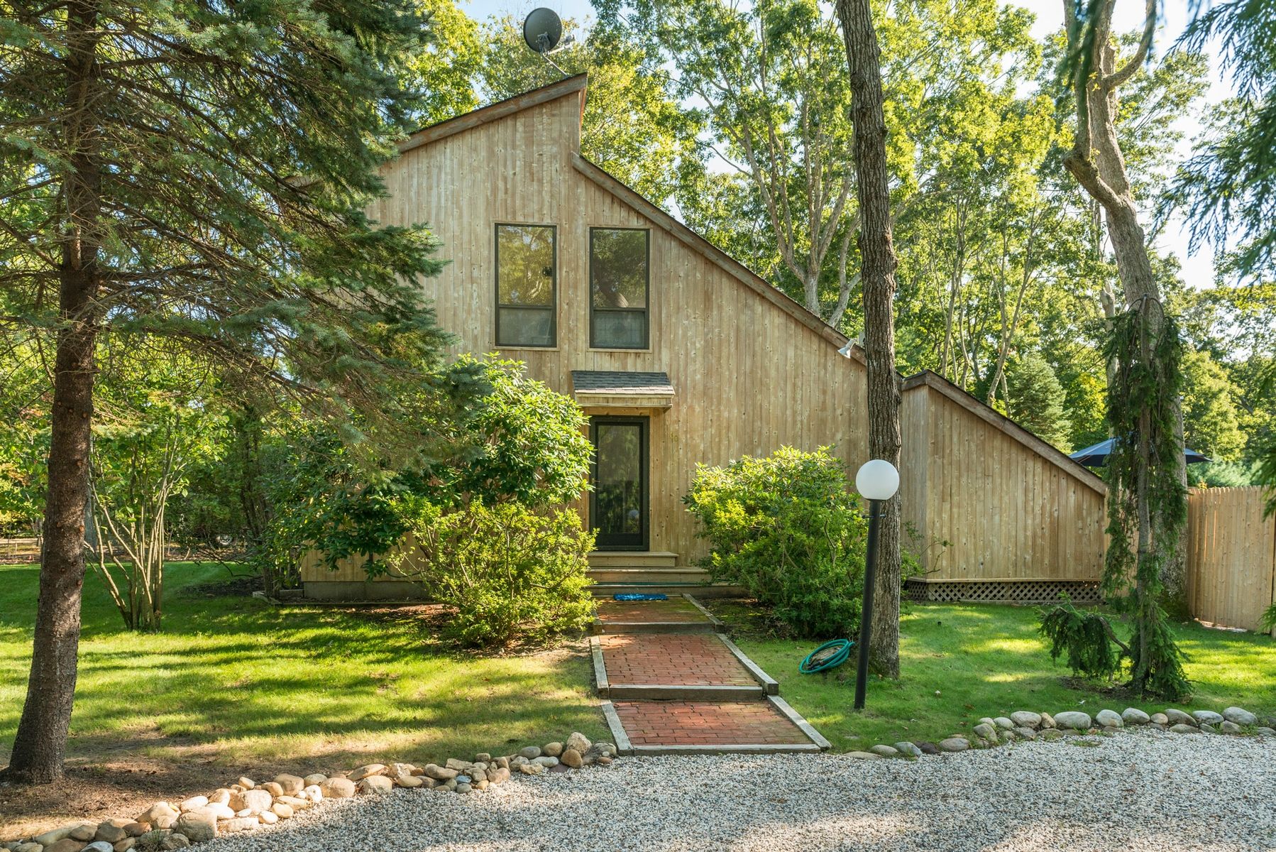 60 Gardiner Ave, East Hampton, NY 11937 Out East