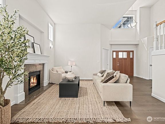 5th image of 454 Nile Place NE