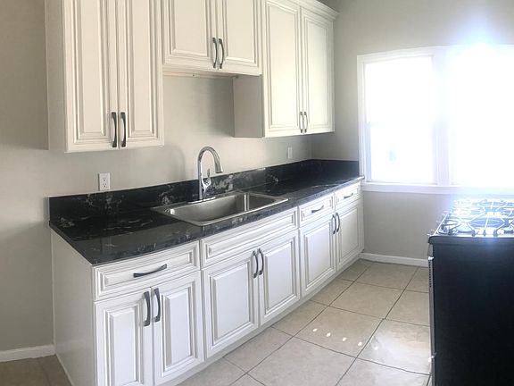Kitchen (newly upgraded)