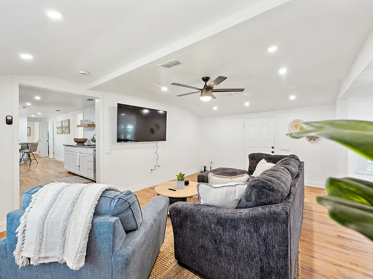 229 Sherman Dr — Photo 7