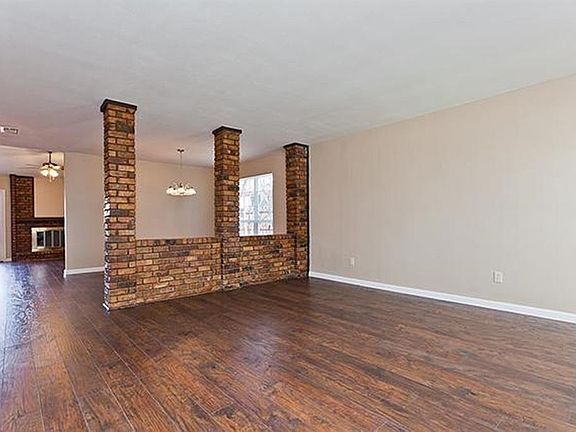 4th image of 2201 Stonebrook Dr