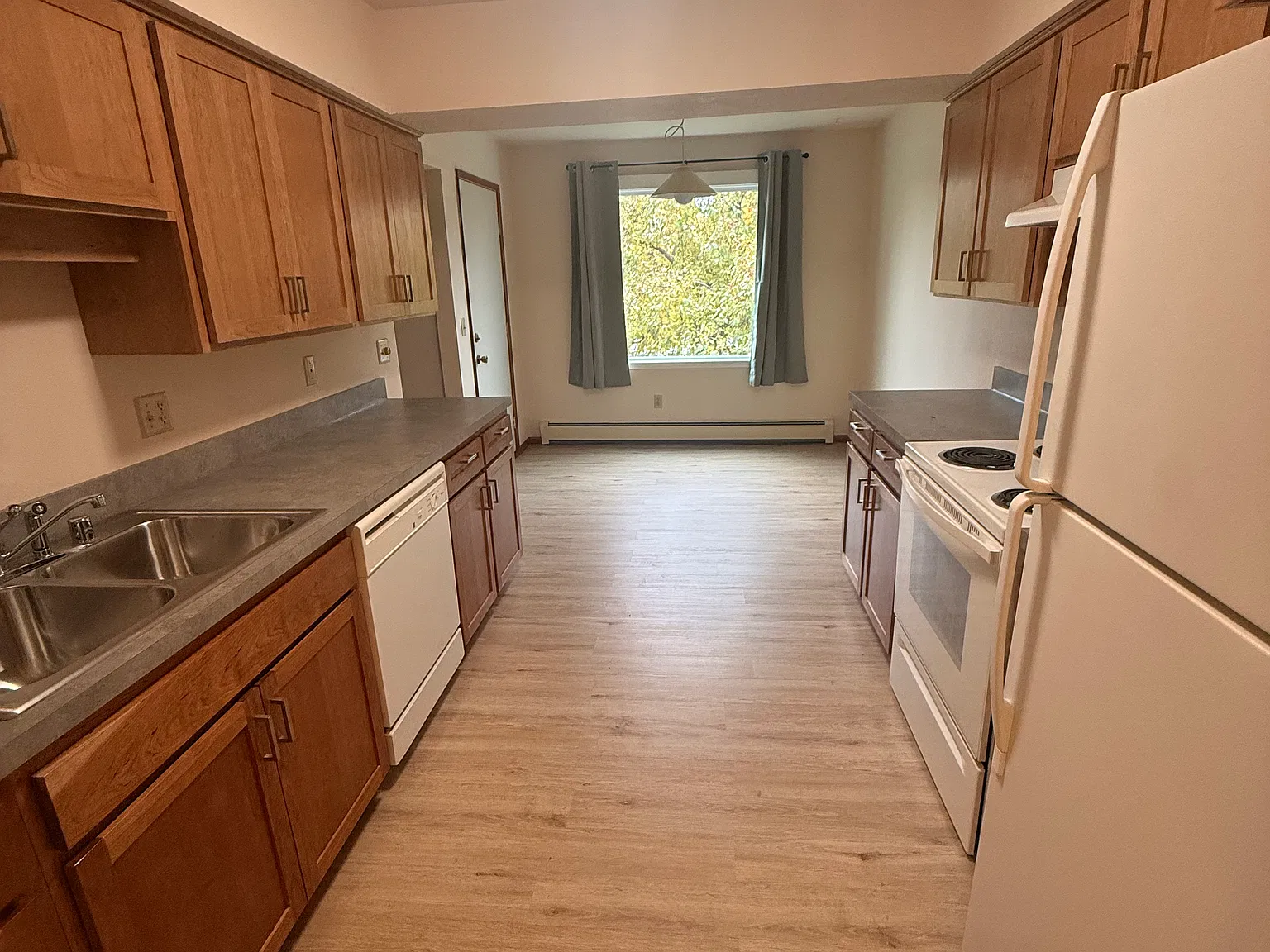 2 bed, $1,400 — Photo 2