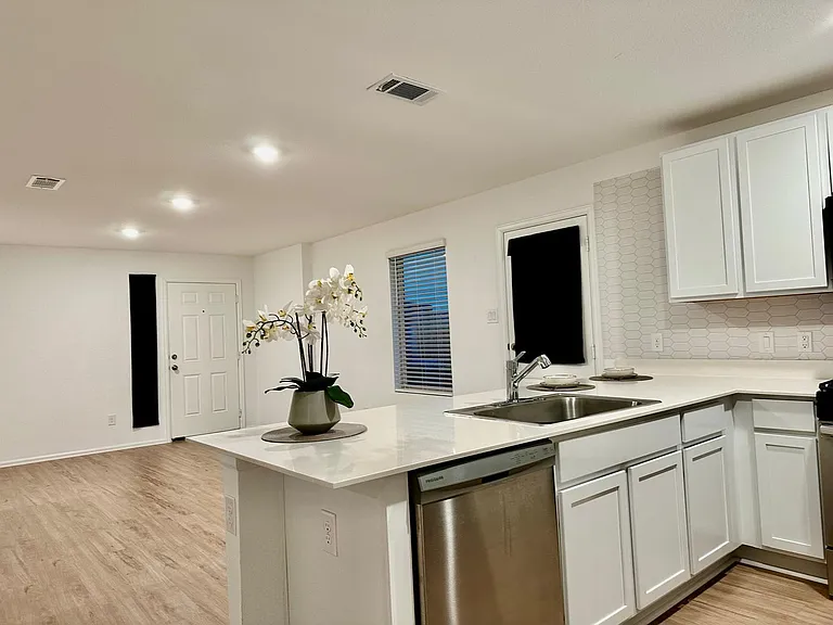 20930 Zuccala Dr — Photo 5
