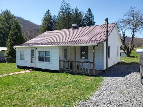 151 Oak St, Rainelle, WV 25962