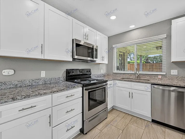 5708 Stone Dr — Photo 8