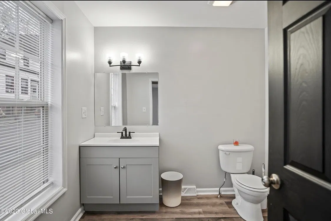 3 bed, 1.5 bath, 1250 sqft, $2,450 — Photo 4