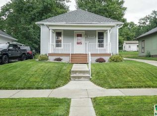 2105 W 1st St, Sioux City, IA 51103
