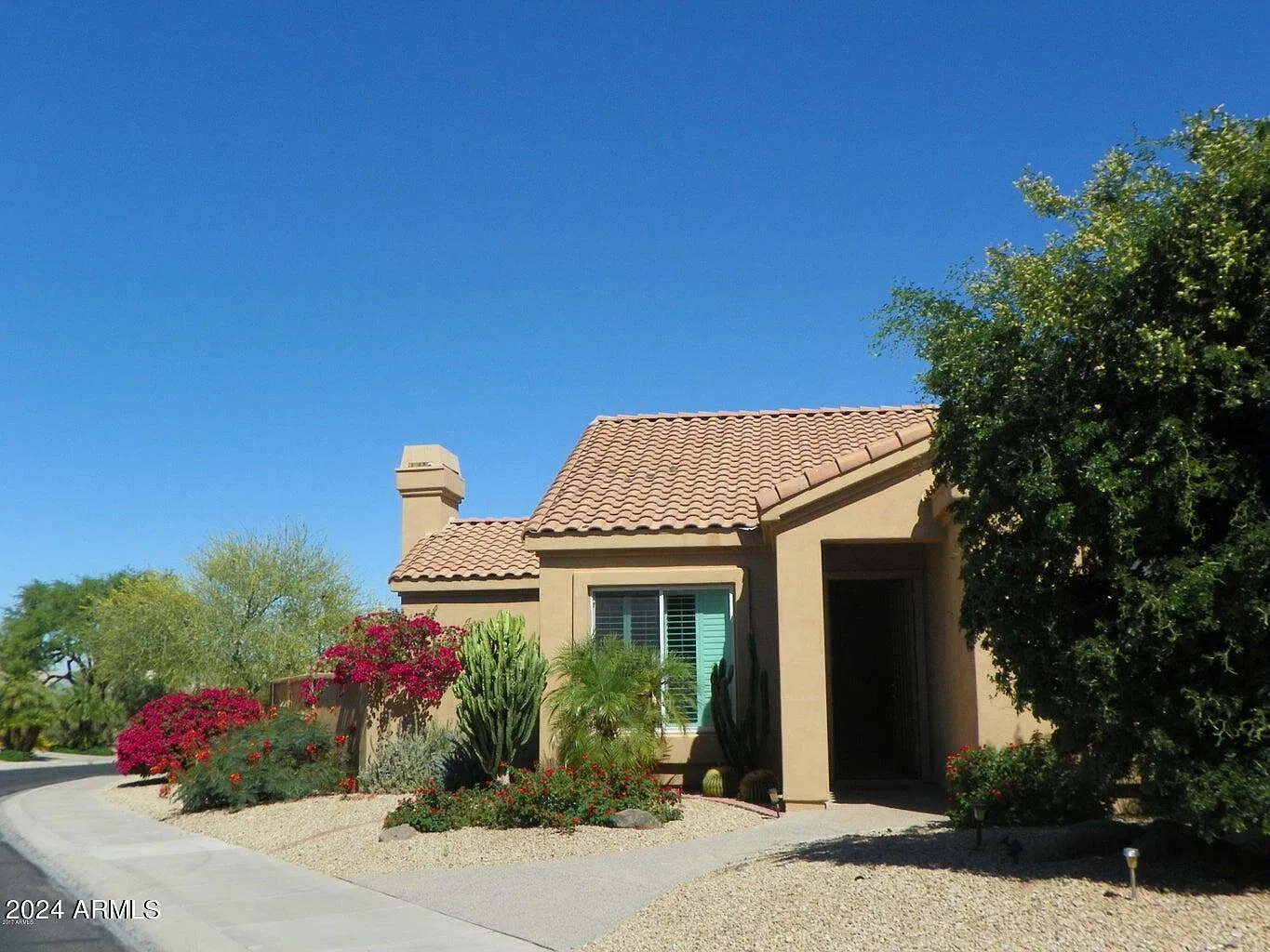 4 bed, 2.0 bath, 2717 sqft, $3,450 — Photo 2