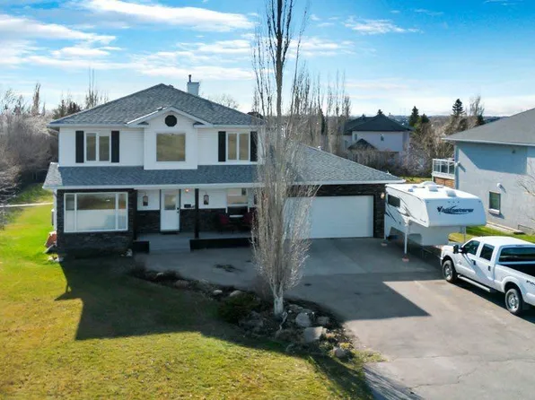 701 E Lakeview Rd, Chestermere, AB T1X 1A9