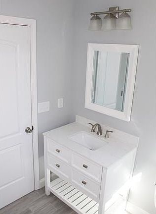 5th image of 944 Lucas St #73