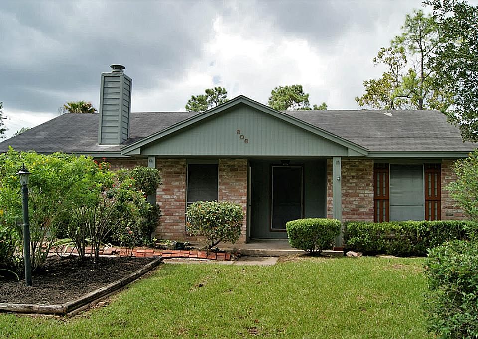 1st image of 806 Mary Ann Dr