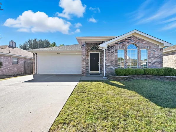8057 Summer Sun Dr, Fort Worth, TX 76137