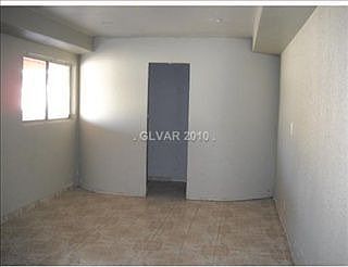 4th image of 125 Hancock St