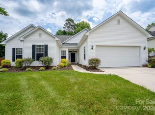 2424 Alaqua Ct, Matthews, NC 28105