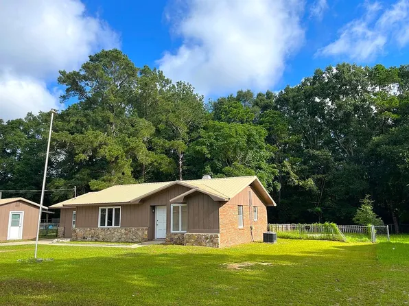8 Spruce St, Daleville, AL 36322