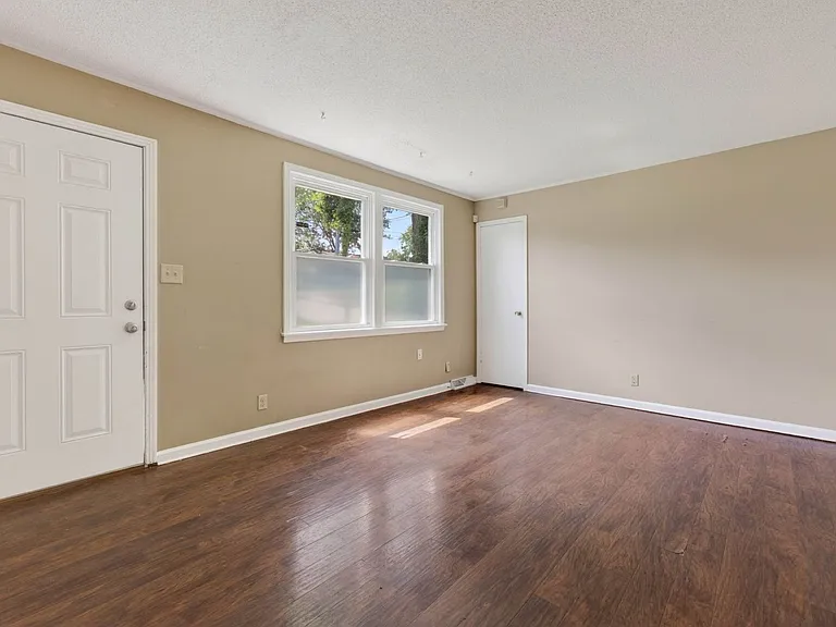 807 Pollard Rd — Photo 7
