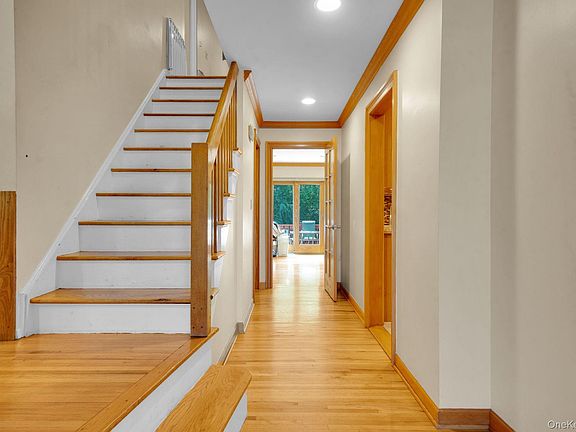 5th image of 8 Pinehurst Drive