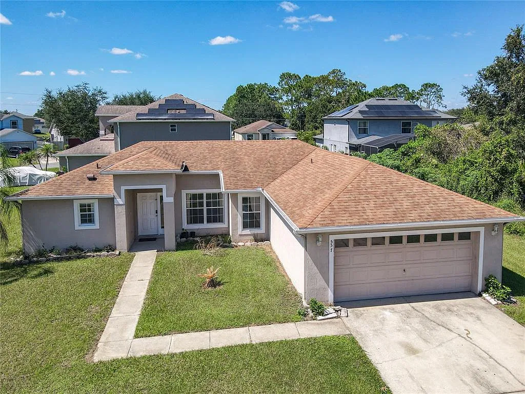 3 bed, 2.0 bath, 1439 sqft, $1,900 — Photo 3