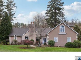 2 Crocker Mansion Dr, Mahwah, NJ 07430