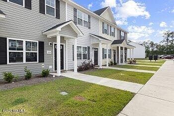 3rd image of 104 Jaydn Dr E
