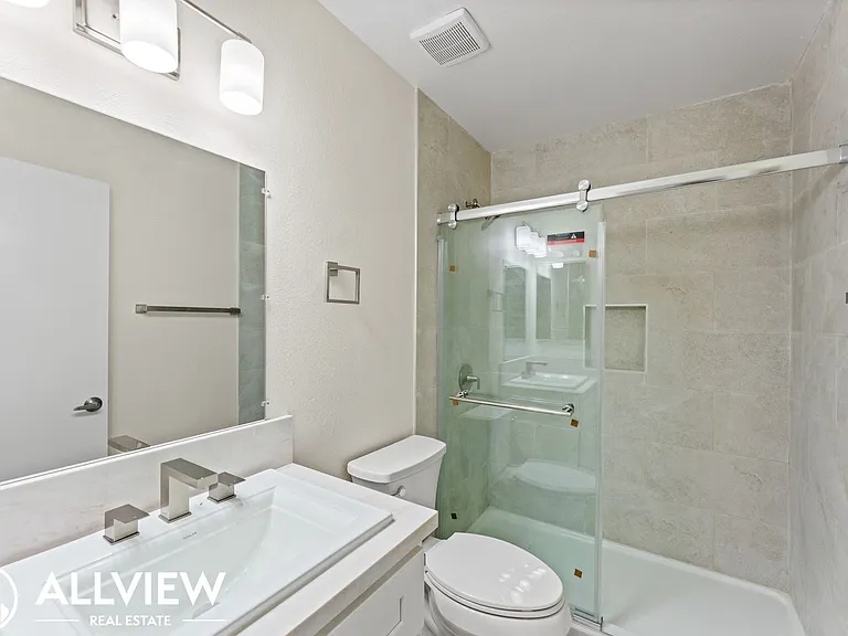 2418 Huntington Street — Photo 24