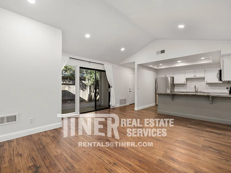 7586 Waterwillow Dr — Photo 8