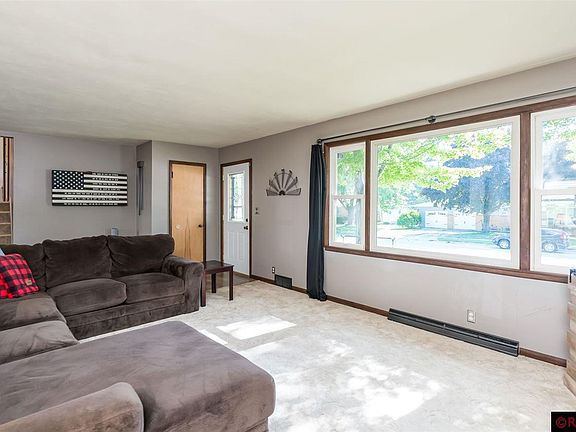 5th image of 950 S Prairie Ave
