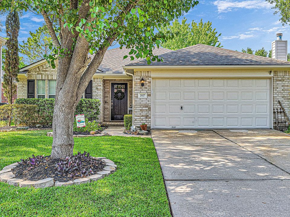 1st image of 2527 Lake Dale Ln