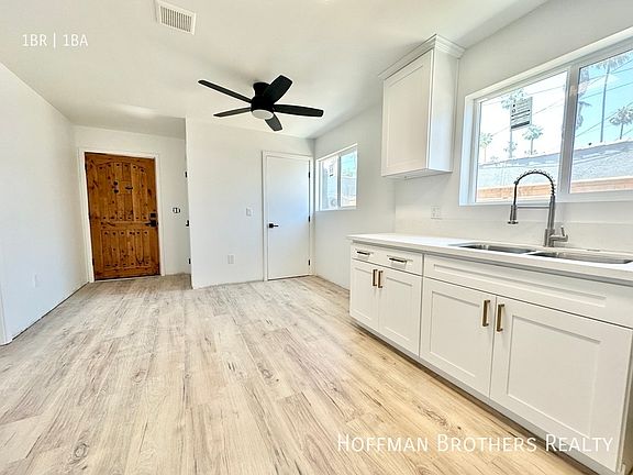 4th image of 5718 S Manhattan Pl #A