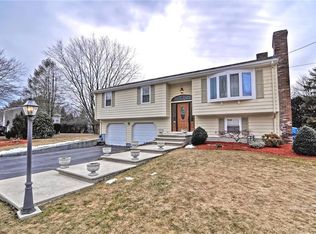 157 King Philip Rd, Seekonk, MA 02771