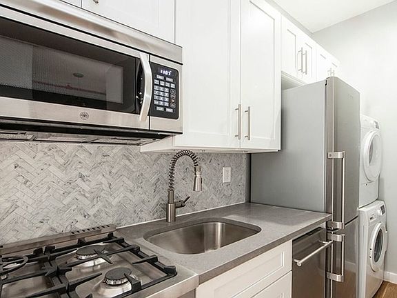 4th image of 524 Putnam Ave #1C
