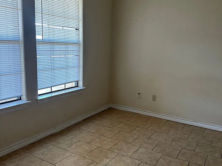 107 Oak Park Dr #403 — Photo 2