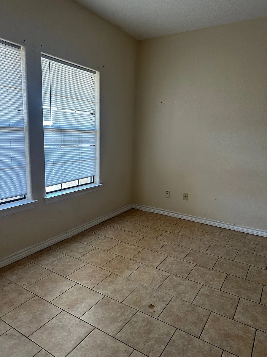 Building Photo - 107 Oak Park Dr #403
