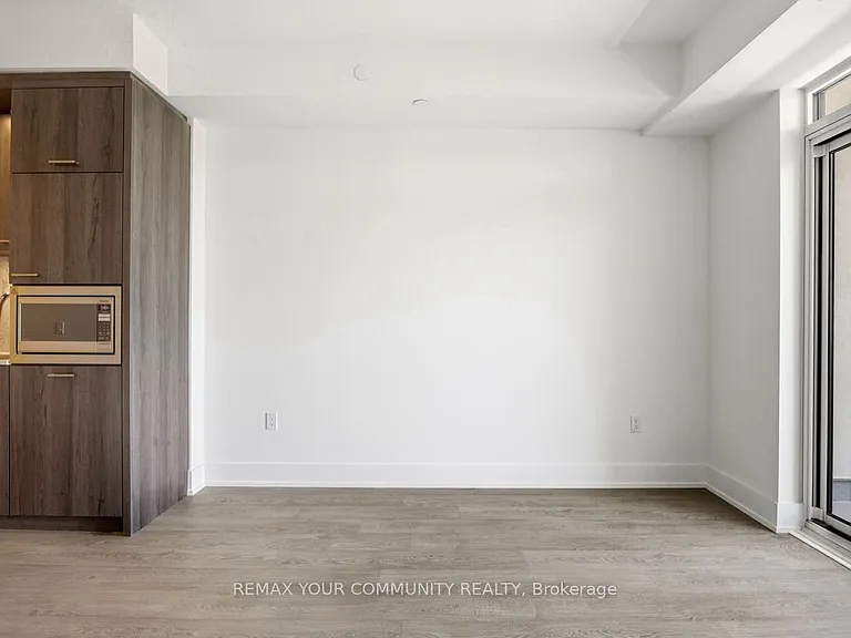 858 Dupont St #823 — Photo 13