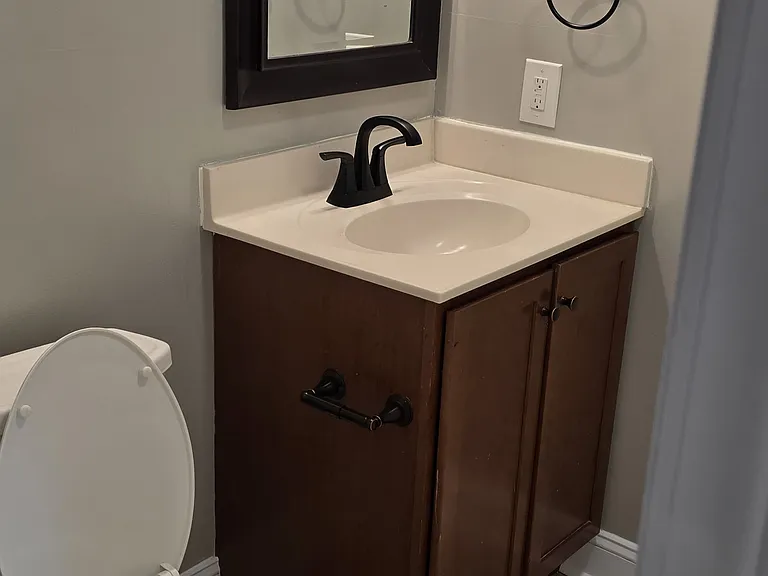 204 Maywood Ave — Photo 10