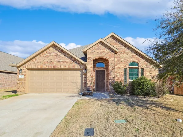 1805 Vallana Dr, Gainesville, TX 76240