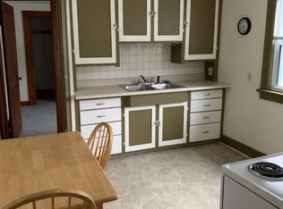 1221A S 15th St, Manitowoc, WI 54220