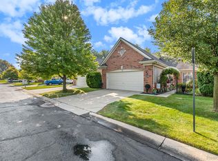 3898 Knightbridge Cir, Sterling Heights, MI