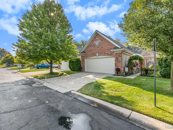 3898 Knightbridge Cir, Sterling Heights, MI 48314