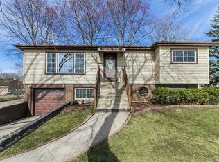 531 W Weathersfield Way Ct, Schaumburg, IL 60193