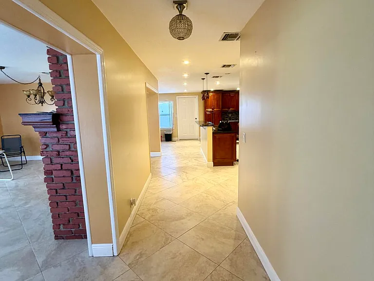 2425 Ceceile Ave — Photo 2