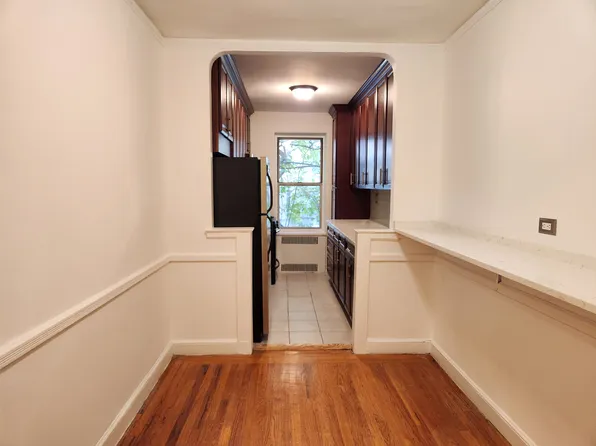 2191 Bolton Street image 4 of 12