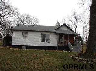 404 Ash St, Wymore, NE 68429