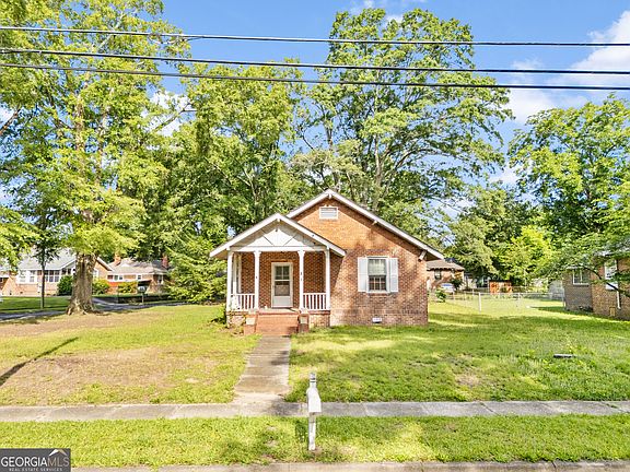 3rd image of 4 Dogwood St NE